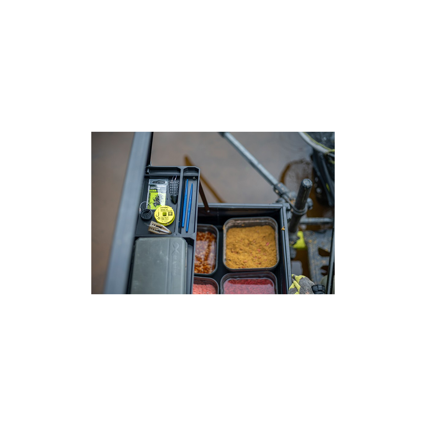 Półka Boczna Matrix Pro Feeder Tray - Centrum wędkarskie - Sklep wędkarski Jarofishing