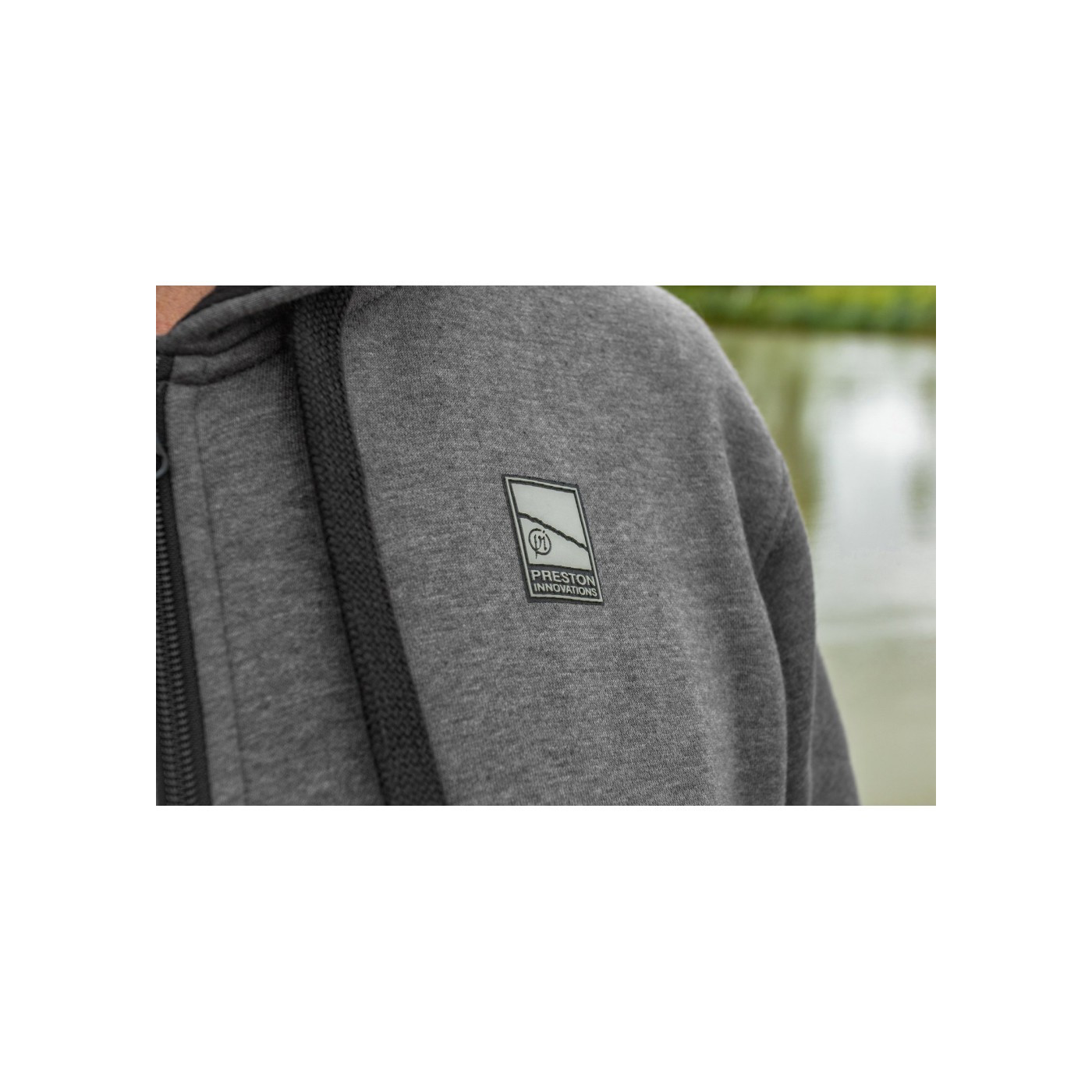 Bluza Preston Grey Zip Hoodie 2022 - roz. L - Centrum wędkarskie - Sklep wędkarski Jarofishing Bluza Preston Grey Zip Hoodie 2022 - roz. L - Centrum wędkarskie - Sklep wędkarski Jarofishing