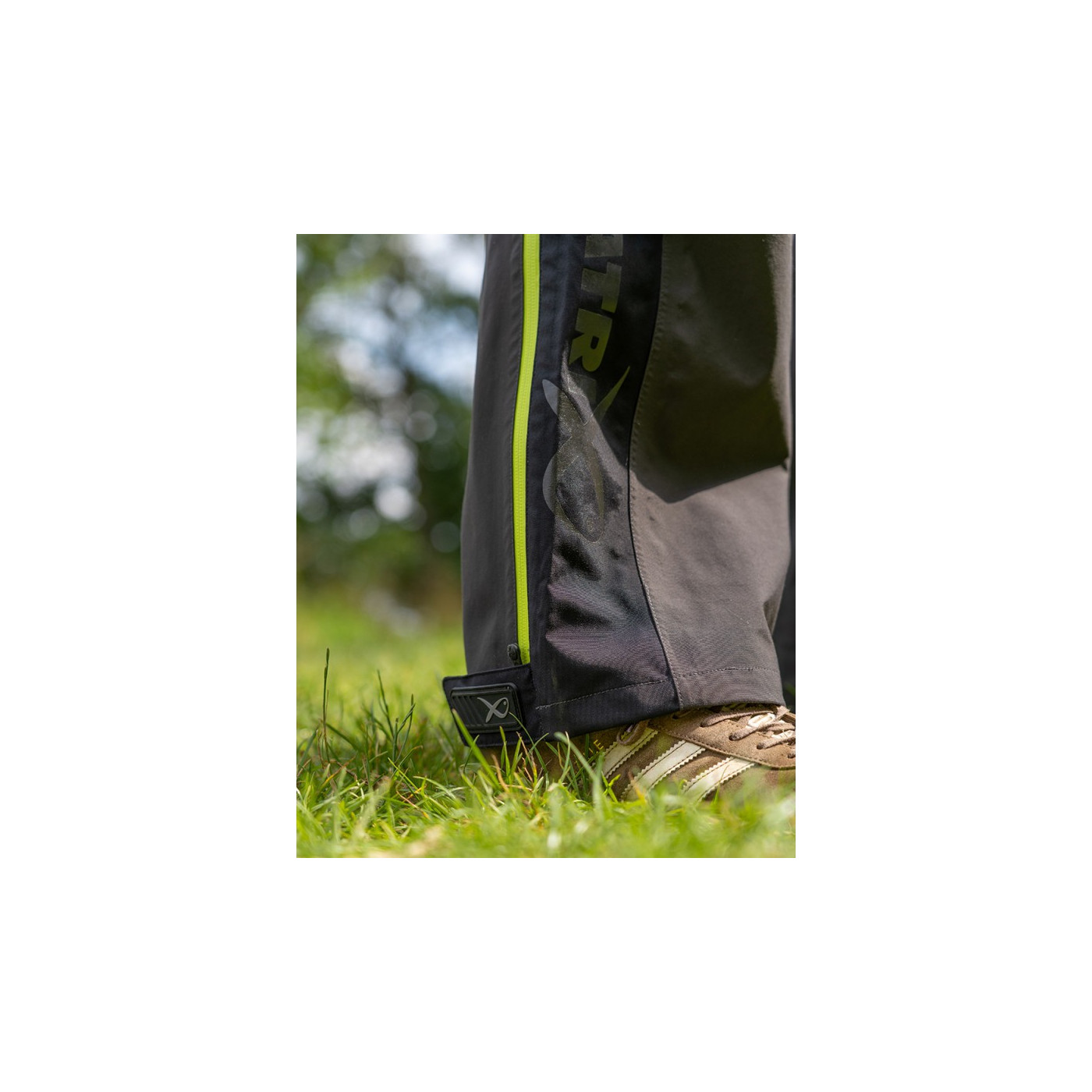 Spodnie Matrix Tri-Layer Over Trousers 25K PRO - roz. S - Centrum wędkarskie - Sklep wędkarski Jarofishing Spodnie Matrix Tri-Layer Over Trousers 25K PRO - roz. S - Centrum wędkarskie - Sklep wędkarski Jarofishing