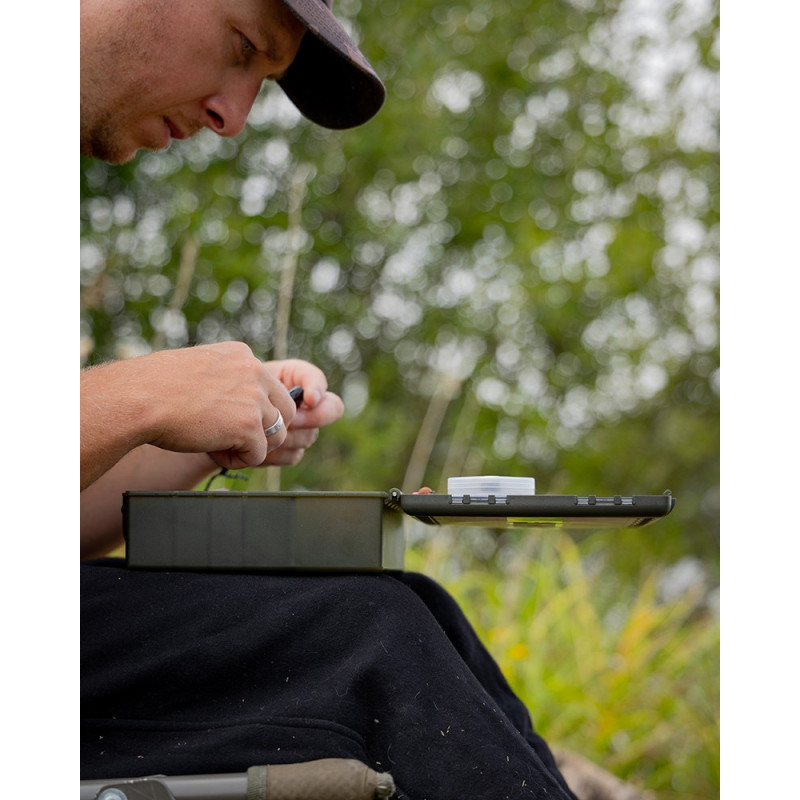 Fox Edges Medium Tackle Box - Centrum wędkarskie - Sklep wędkarski Jarofishing