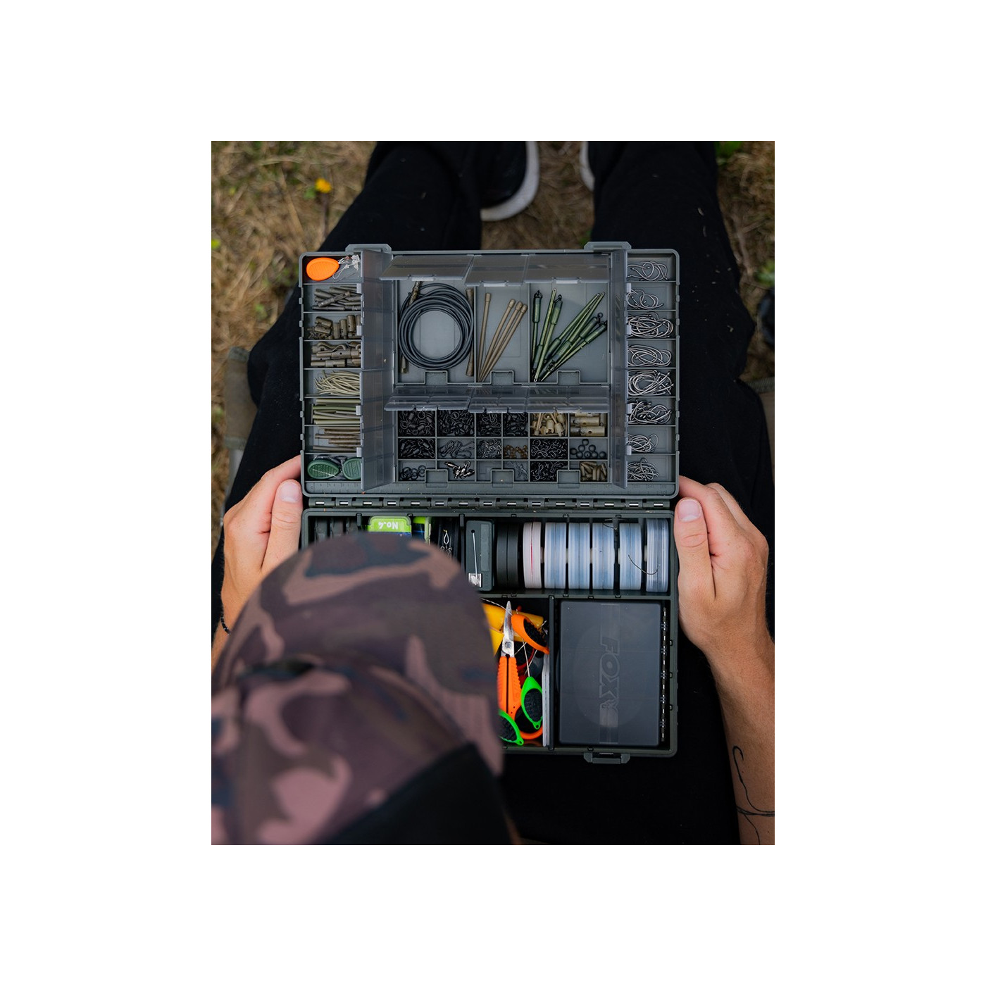 Fox Edges Medium Tackle Box - Centrum wędkarskie - Sklep wędkarski Jarofishing