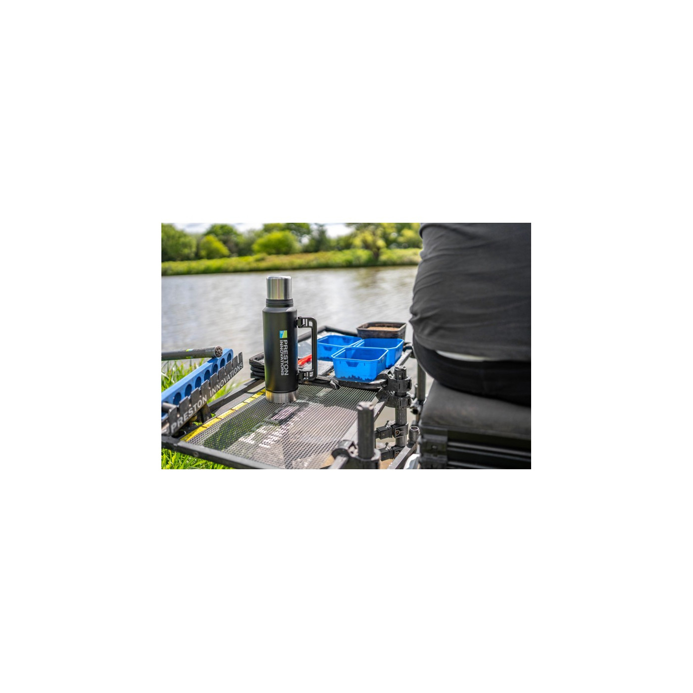 Termos Preston Stainless Steel Flask - 1.4L - Centrum wędkarskie - Sklep wędkarski Jarofishing Termos Preston Stainless Steel Flask - 1.4L - Centrum wędkarskie - Sklep wędkarski Jarofishing