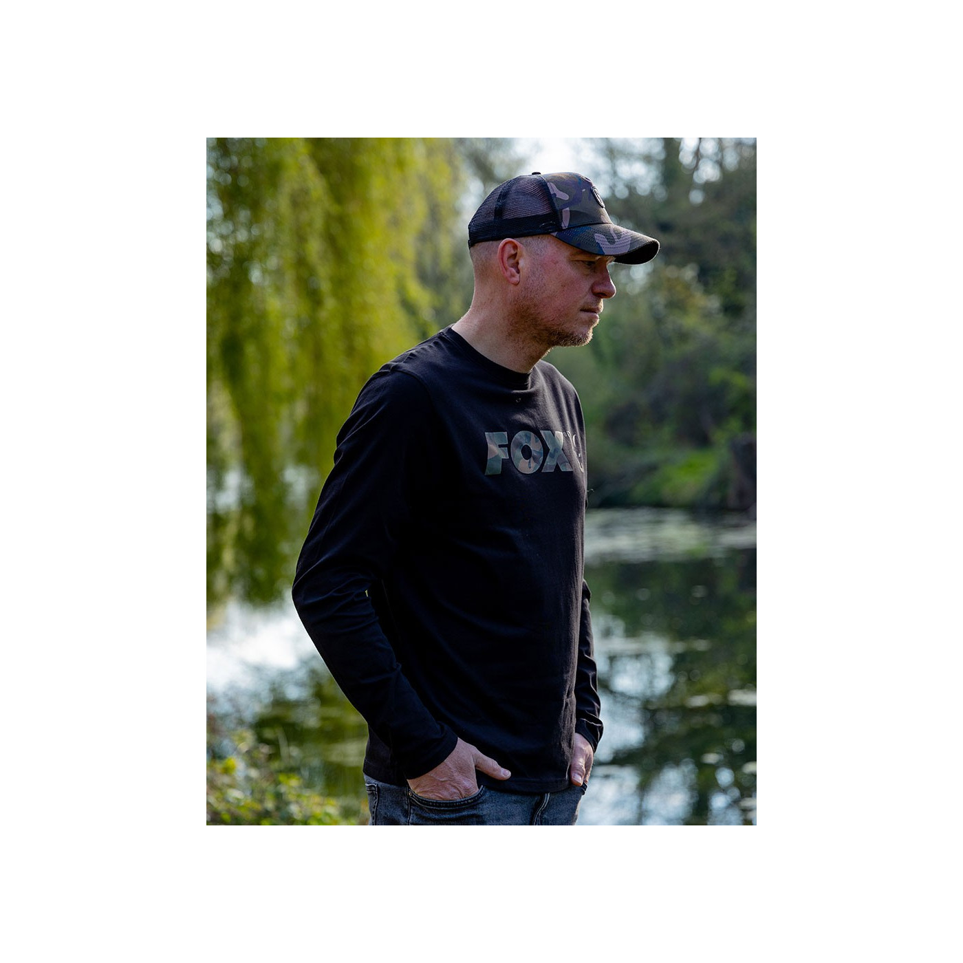 FOX BLUZA LONG SLEEVE BLACK/CAMO T-SHIRT ROZMIAR S - Centrum wędkarskie - Sklep wędkarski Jarofishing FOX BLUZA LONG SLEEVE BLACK/CAMO T-SHIRT ROZMIAR S - Centrum wędkarskie - Sklep wędkarski Jarofishing