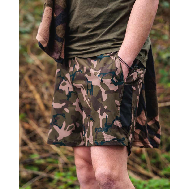 Krótkie Spodenki Fox Black / Camo LW Swim Shorts Roz.M - Centrum wędkarskie - Sklep wędkarski Jarofishing Krótkie Spodenki Fox Black / Camo LW Swim Shorts Roz.M - Centrum wędkarskie - Sklep wędkarski Jarofishing