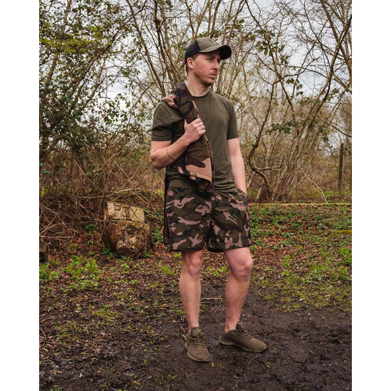 Krótkie Spodenki Fox Black / Camo LW Swim Shorts Roz.M - Centrum wędkarskie - Sklep wędkarski Jarofishing Krótkie Spodenki Fox Black / Camo LW Swim Shorts Roz.M - Centrum wędkarskie - Sklep wędkarski Jarofishing