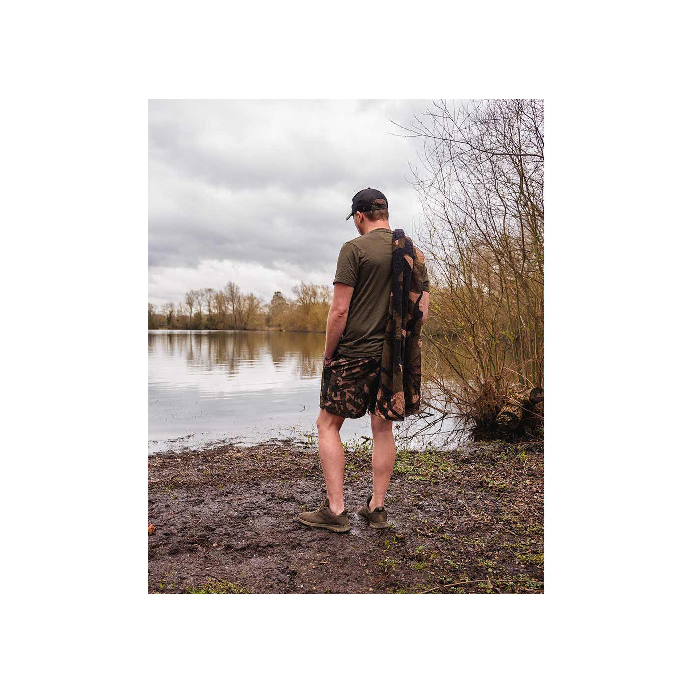 Krótkie Spodenki Fox Black / Camo LW Swim Shorts Roz.M - Centrum wędkarskie - Sklep wędkarski Jarofishing Krótkie Spodenki Fox Black / Camo LW Swim Shorts Roz.M - Centrum wędkarskie - Sklep wędkarski Jarofishing