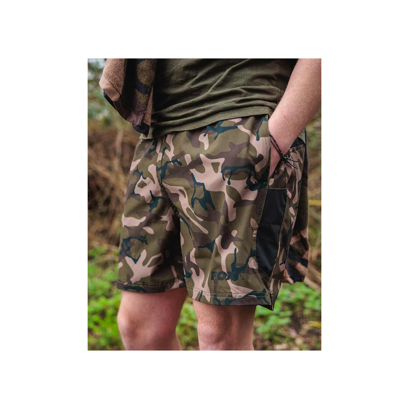 Krótkie Spodenki Fox Black / Camo LW Swim Shorts Roz.M - Centrum wędkarskie - Sklep wędkarski Jarofishing Krótkie Spodenki Fox Black / Camo LW Swim Shorts Roz.M - Centrum wędkarskie - Sklep wędkarski Jarofishing
