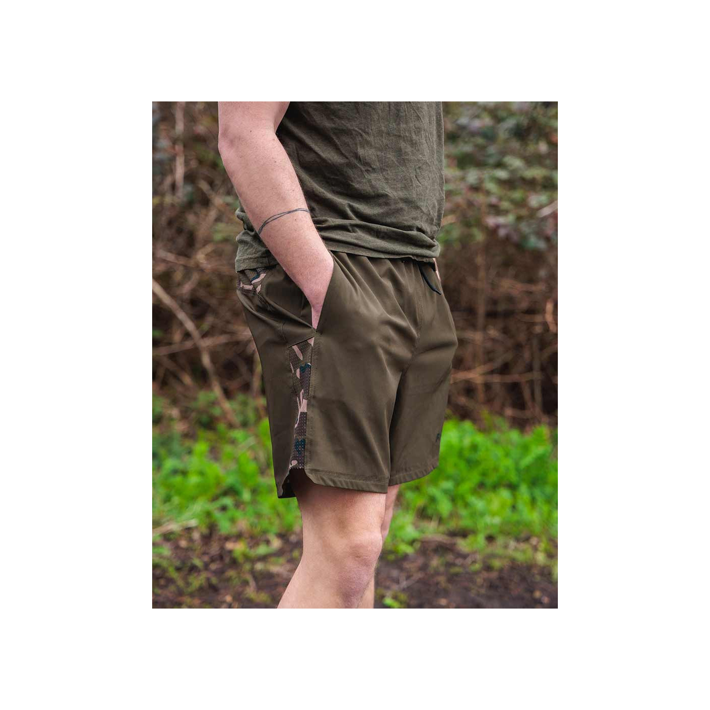 Krótkie Spodenki Fox Khaki / Camo LW Swim Shorts Roz.S - Centrum wędkarskie - Sklep wędkarski Jarofishing Krótkie Spodenki Fox Khaki / Camo LW Swim Shorts Roz.S - Centrum wędkarskie - Sklep wędkarski Jarofishing
