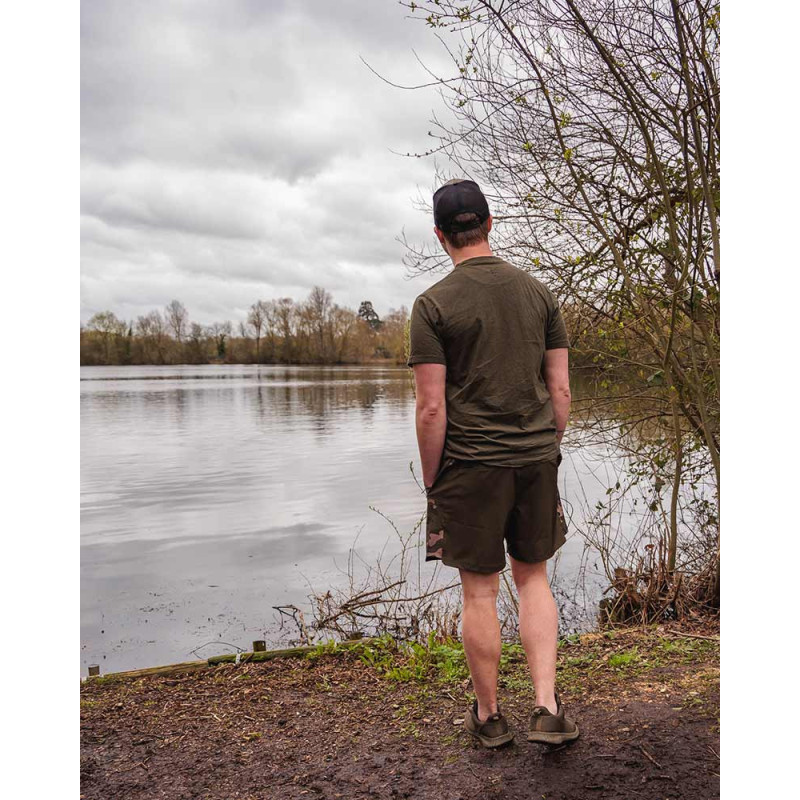Krótkie Spodenki Fox Khaki / Camo LW Swim Shorts Roz.S - Centrum wędkarskie - Sklep wędkarski Jarofishing Krótkie Spodenki Fox Khaki / Camo LW Swim Shorts Roz.S - Centrum wędkarskie - Sklep wędkarski Jarofishing