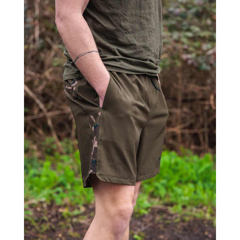 Krótkie Spodenki Fox Khaki / Camo LW Swim Shorts Roz.M - Centrum wędkarskie - Sklep wędkarski Jarofishing Krótkie Spodenki Fox Khaki / Camo LW Swim Shorts Roz.M - Centrum wędkarskie - Sklep wędkarski Jarofishing