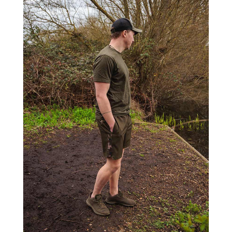 Krótkie Spodenki Fox Khaki / Camo LW Swim Shorts Roz.L - Centrum wędkarskie - Sklep wędkarski Jarofishing Krótkie Spodenki Fox Khaki / Camo LW Swim Shorts Roz.L - Centrum wędkarskie - Sklep wędkarski Jarofishing
