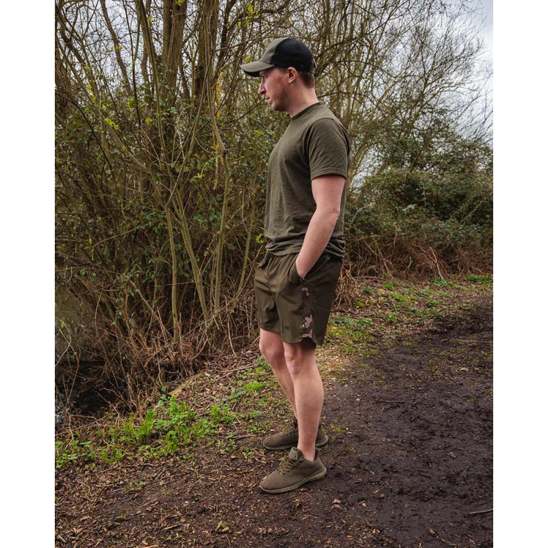 Krótkie Spodenki Fox Khaki / Camo LW Swim Shorts Roz.XL - Centrum wędkarskie - Sklep wędkarski Jarofishing Krótkie Spodenki Fox Khaki / Camo LW Swim Shorts Roz.XL - Centrum wędkarskie - Sklep wędkarski Jarofishing