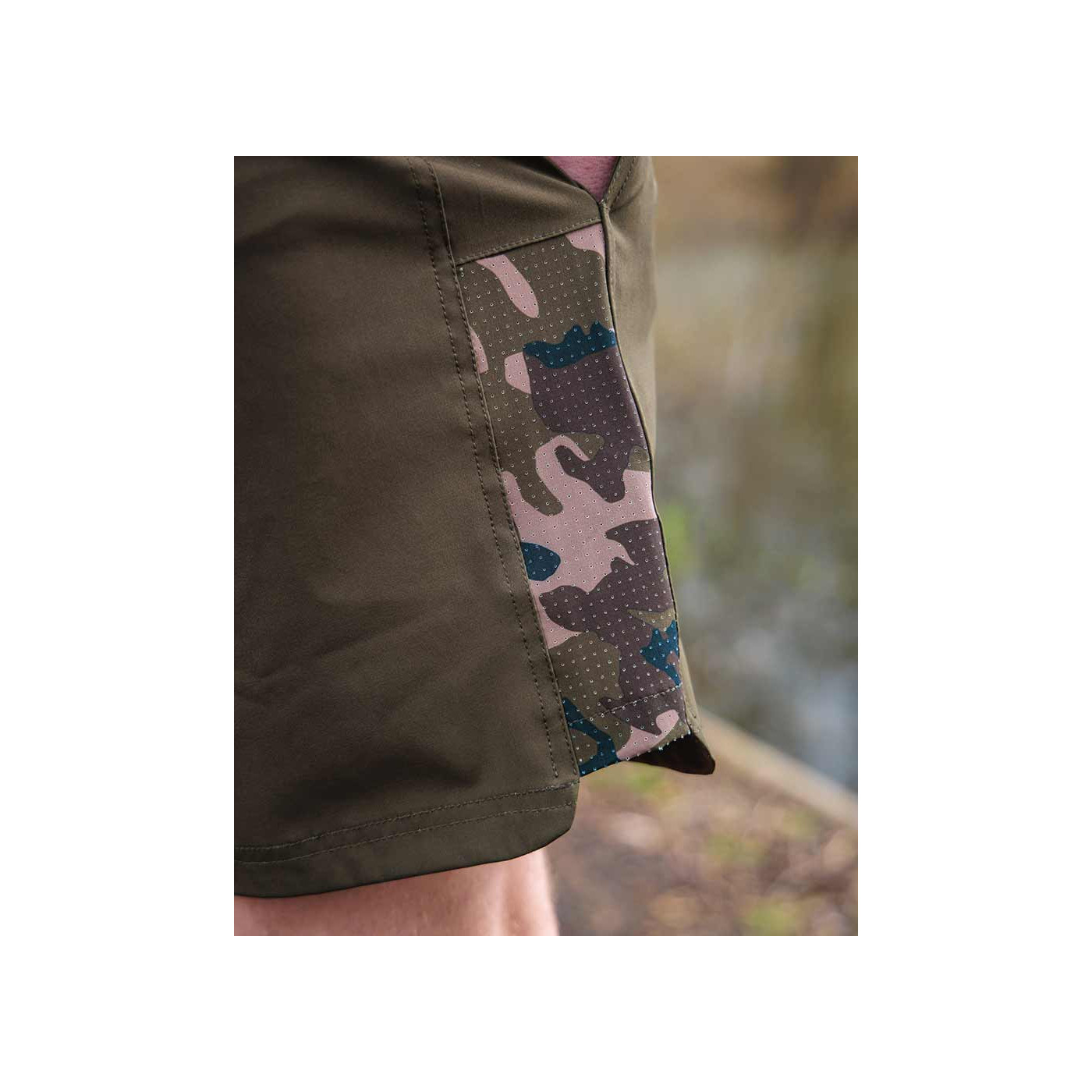 Krótkie Spodenki Fox Khaki / Camo LW Swim Shorts Roz.XL - Centrum wędkarskie - Sklep wędkarski Jarofishing Krótkie Spodenki Fox Khaki / Camo LW Swim Shorts Roz.XL - Centrum wędkarskie - Sklep wędkarski Jarofishing