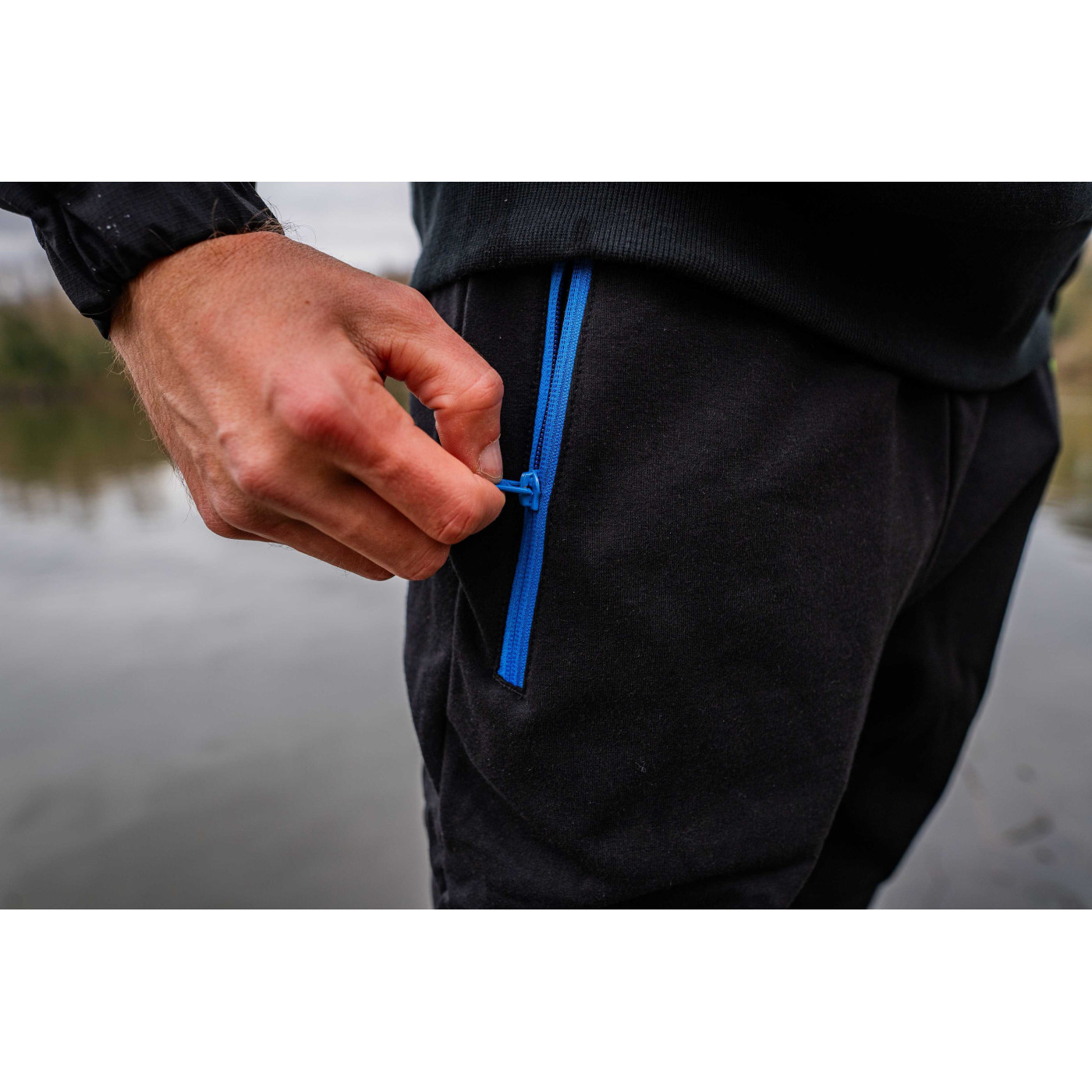 Spodnie Preston Lightweight Joggers - roz. M - Centrum wędkarskie - Sklep wędkarski Jarofishing Spodnie Preston Lightweight Joggers - roz. M - Centrum wędkarskie - Sklep wędkarski Jarofishing
