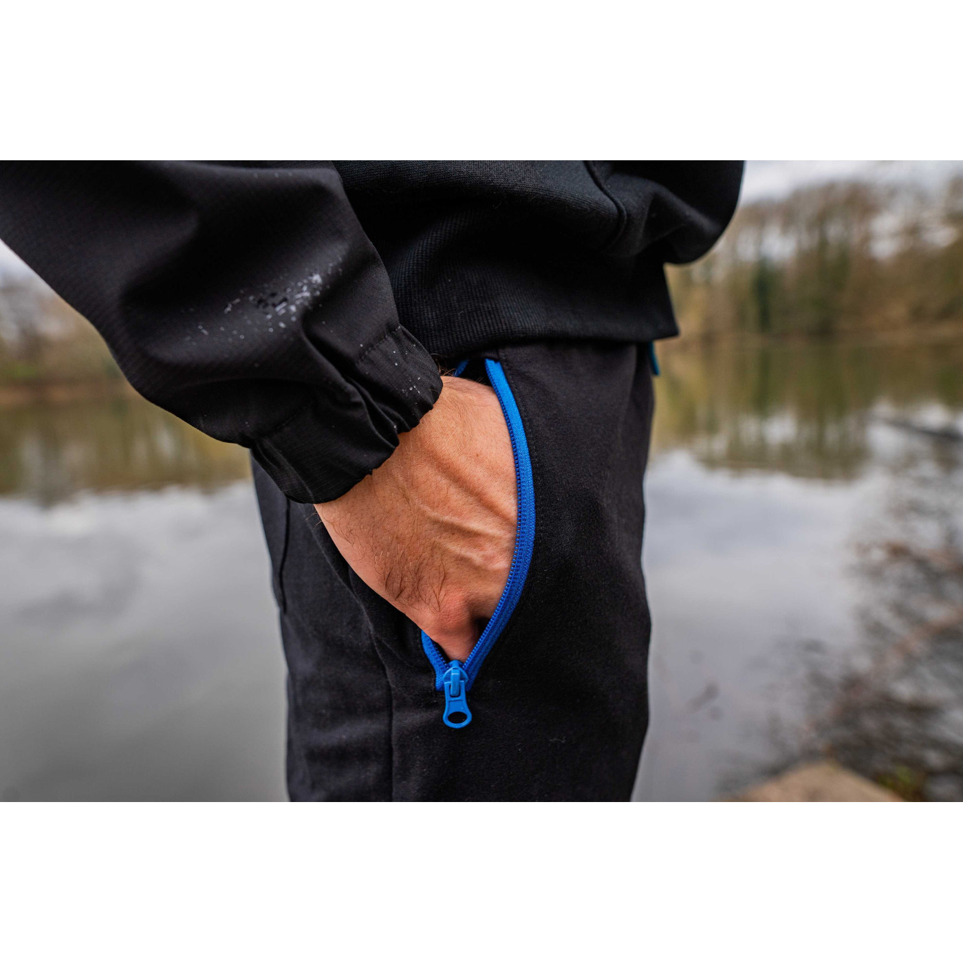Spodnie Preston Lightweight Joggers - roz. M - Centrum wędkarskie - Sklep wędkarski Jarofishing Spodnie Preston Lightweight Joggers - roz. M - Centrum wędkarskie - Sklep wędkarski Jarofishing