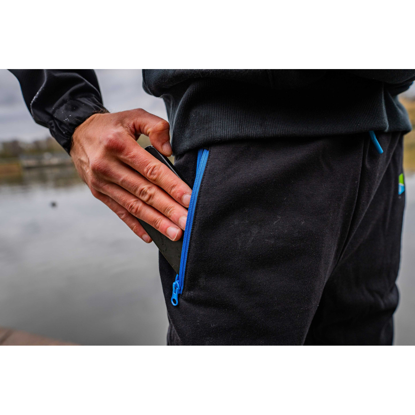 Spodnie Preston Lightweight Joggers - roz. L - Centrum wędkarskie - Sklep wędkarski Jarofishing Spodnie Preston Lightweight Joggers - roz. L - Centrum wędkarskie - Sklep wędkarski Jarofishing