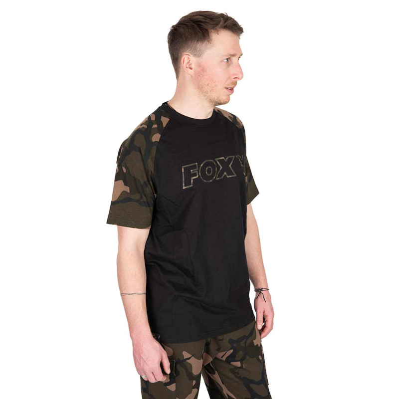 KOSZULKA FOX BLACK/CAMO OUTLINE T-SHIRT Roz. XXXL - Centrum wędkarskie - Sklep wędkarski Jarofishing KOSZULKA FOX BLACK/CAMO OUTLINE T-SHIRT Roz. XXXL - Centrum wędkarskie - Sklep wędkarski Jarofishing