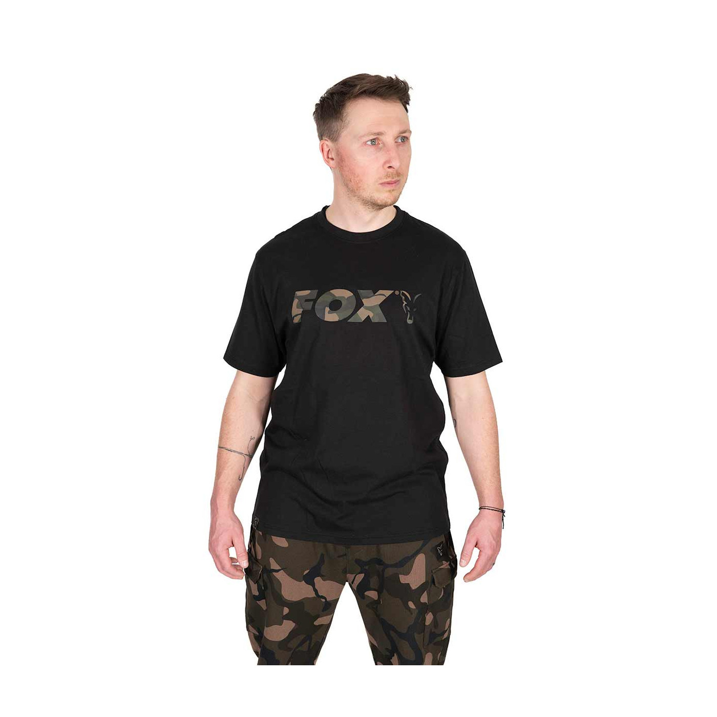 KOSZULKA FOX BLACK/CAMO LOGO T-SHIRT Roz.XXXL - Centrum wędkarskie - Sklep wędkarski Jarofishing KOSZULKA FOX BLACK/CAMO LOGO T-SHIRT Roz.XXXL - Centrum wędkarskie - Sklep wędkarski Jarofishing