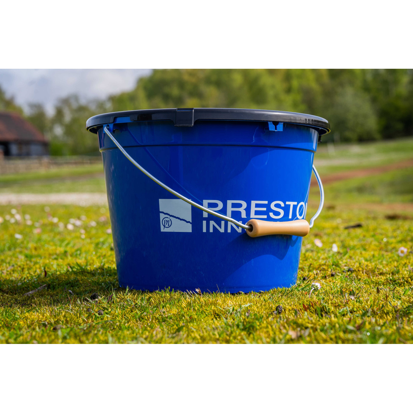 Wiadro Preston z pokrywą Bucket Set - 13L - Centrum wędkarskie - Sklep wędkarski Jarofishing Wiadro Preston z pokrywą Bucket Set - 13L - Centrum wędkarskie - Sklep wędkarski Jarofishing