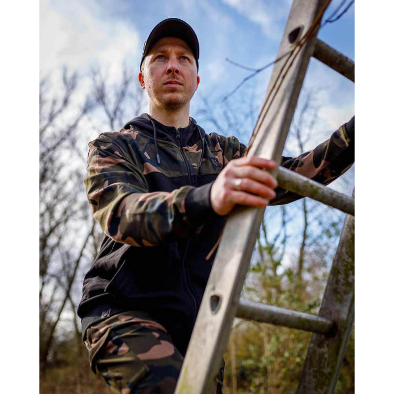 Bluza Fox LW Black / Camo Split Zip Hoody - roz. XL - Centrum wędkarskie - Sklep wędkarski Jarofishing Bluza Fox LW Black / Camo Split Zip Hoody - roz. XL - Centrum wędkarskie - Sklep wędkarski Jarofishing