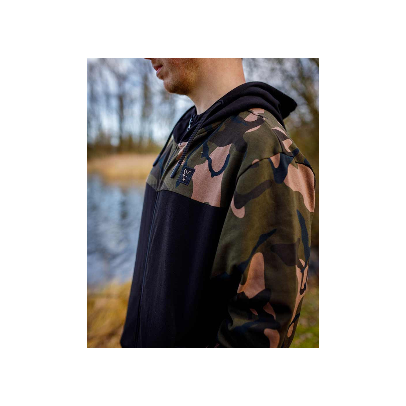 Bluza Fox LW Black / Camo Split Zip Hoody - roz. XXL - Centrum wędkarskie - Sklep wędkarski Jarofishing