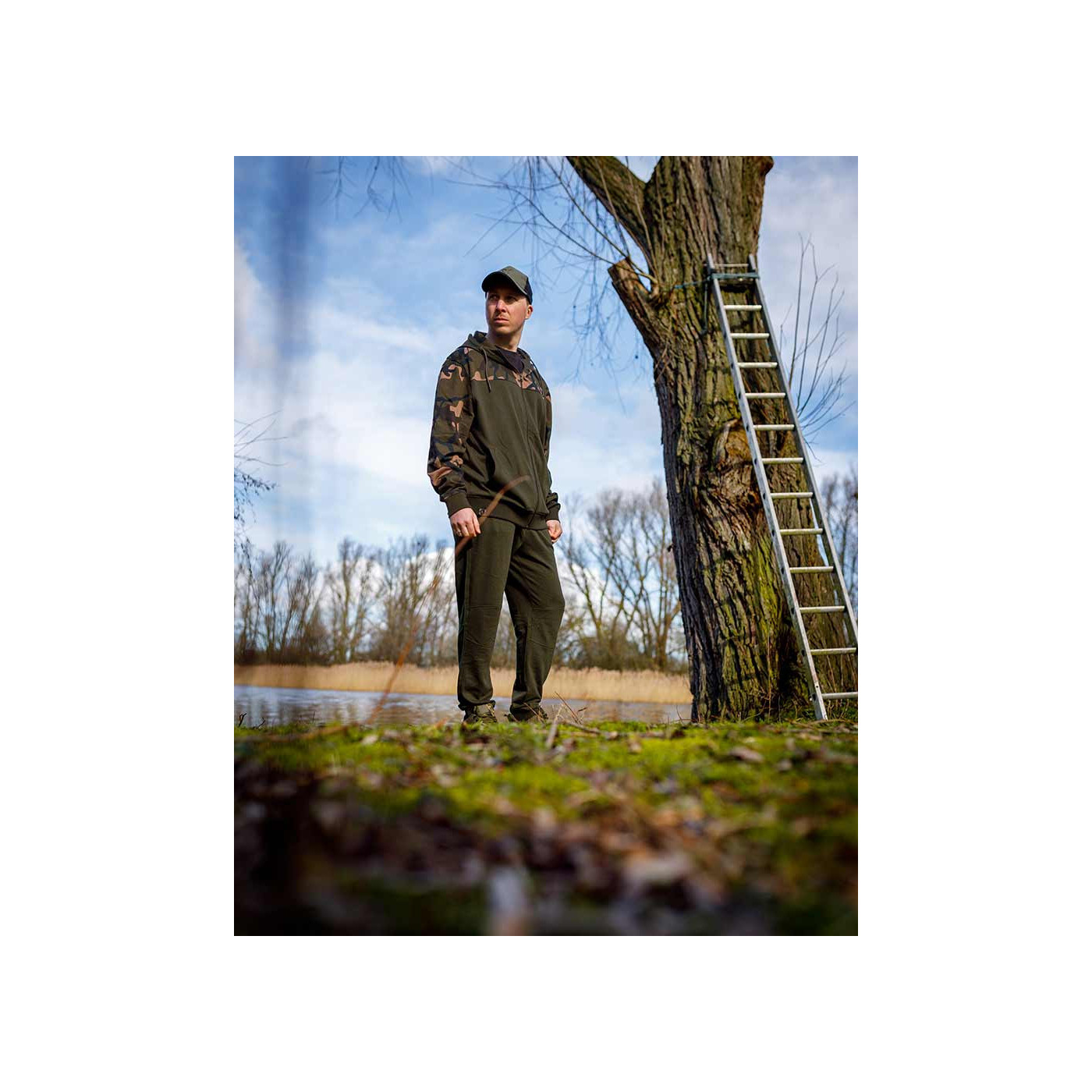 Bluza Fox LW Khaki / Camo Split Zip Hoody - roz. XXL - Centrum wędkarskie - Sklep wędkarski Jarofishing Bluza Fox LW Khaki / Camo Split Zip Hoody - roz. XXL - Centrum wędkarskie - Sklep wędkarski Jarofishing