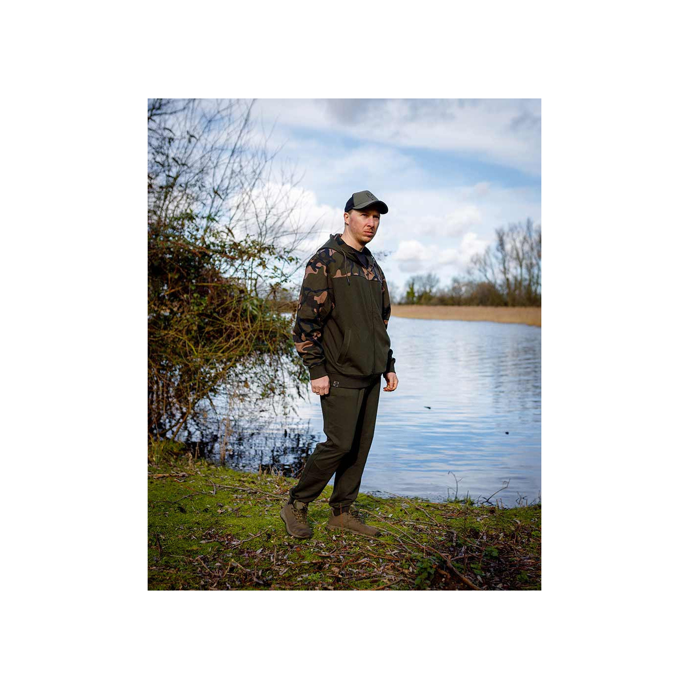 Bluza Fox LW Khaki / Camo Split Zip Hoody - roz. XXL - Centrum wędkarskie - Sklep wędkarski Jarofishing Bluza Fox LW Khaki / Camo Split Zip Hoody - roz. XXL - Centrum wędkarskie - Sklep wędkarski Jarofishing