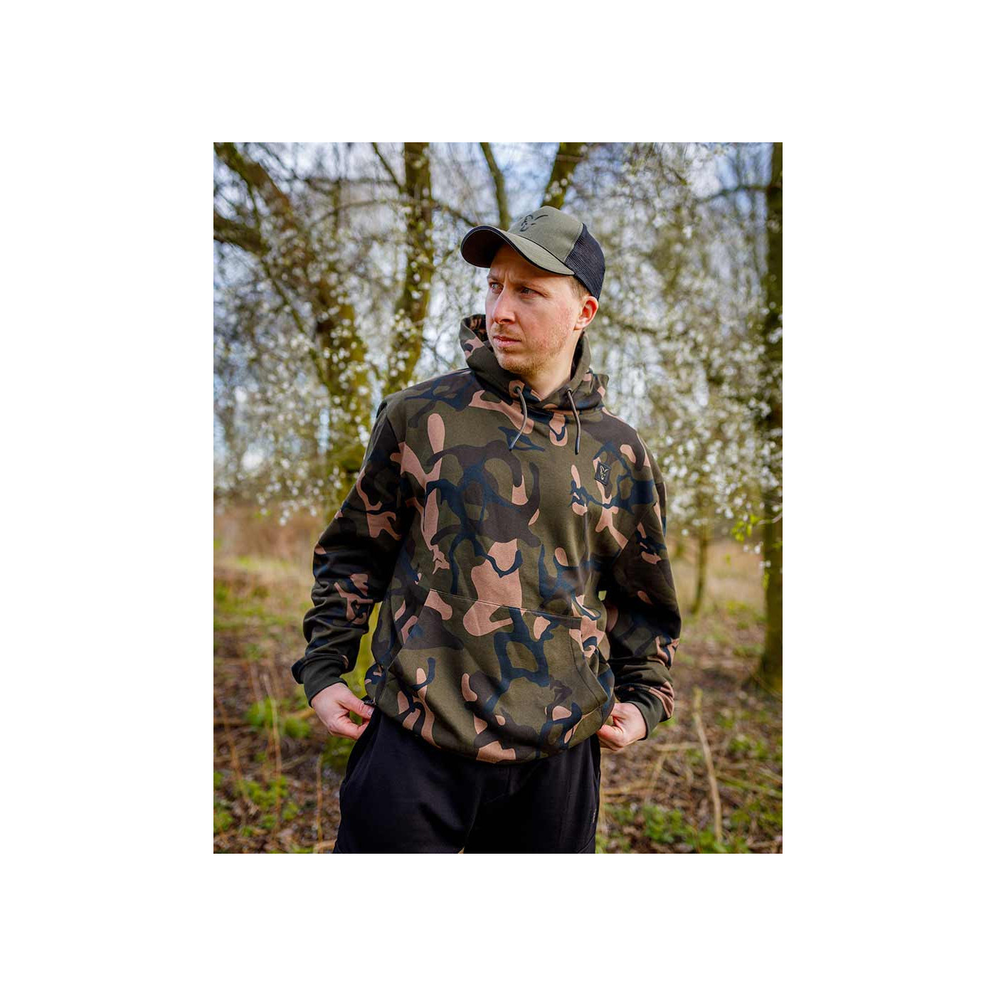 Bluza Fox LW Camo Pullover Hoody - roz. M - Centrum wędkarskie - Sklep wędkarski Jarofishing Bluza Fox LW Camo Pullover Hoody - roz. M - Centrum wędkarskie - Sklep wędkarski Jarofishing