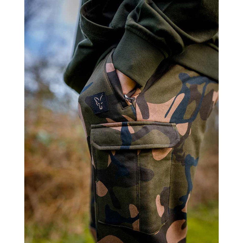 Spodnie Fox LW Camo Joggers Roz.L - Centrum wędkarskie - Sklep wędkarski Jarofishing Spodnie Fox LW Camo Joggers Roz.L - Centrum wędkarskie - Sklep wędkarski Jarofishing