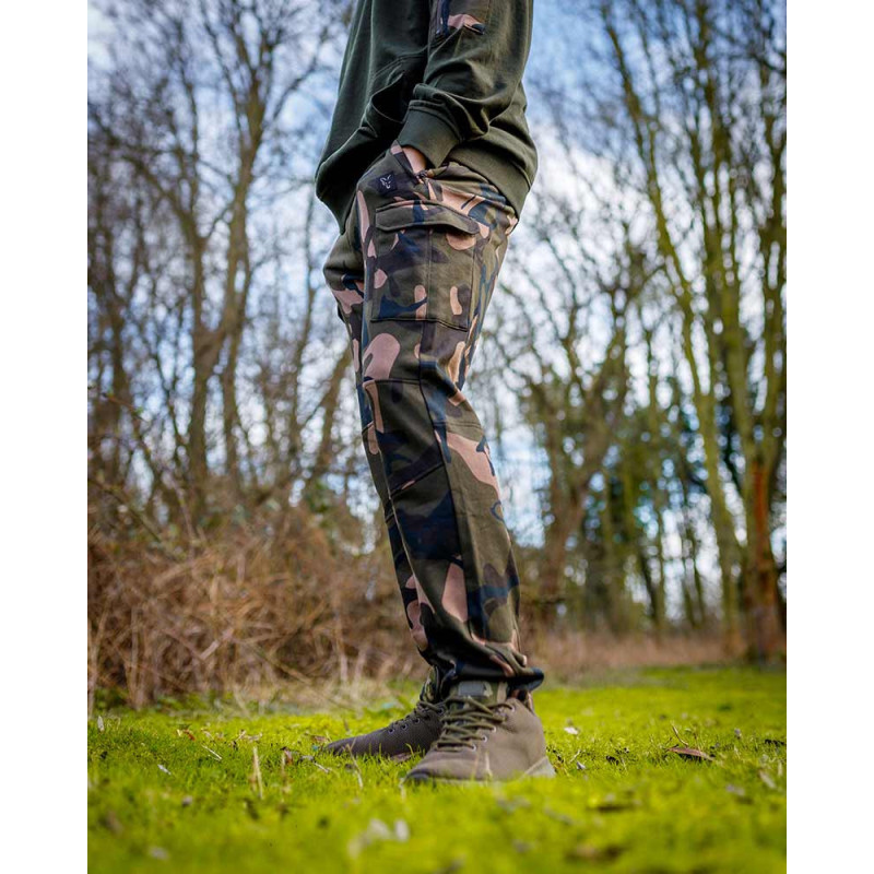 Spodnie Fox LW Camo Joggers Roz.L - Centrum wędkarskie - Sklep wędkarski Jarofishing Spodnie Fox LW Camo Joggers Roz.L - Centrum wędkarskie - Sklep wędkarski Jarofishing