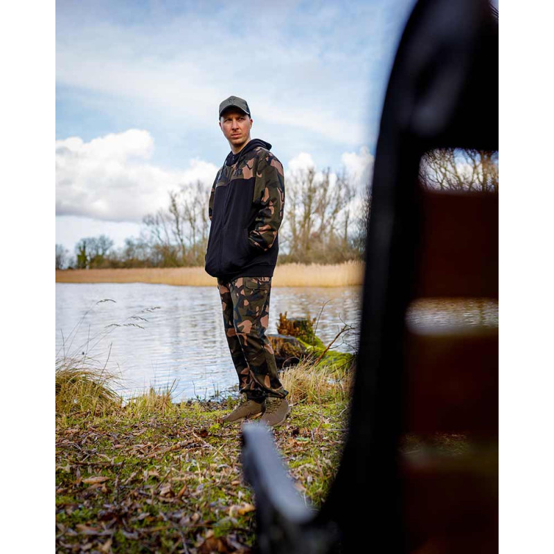 Spodnie Fox LW Camo Joggers Roz.XL - Centrum wędkarskie - Sklep wędkarski Jarofishing Spodnie Fox LW Camo Joggers Roz.XL - Centrum wędkarskie - Sklep wędkarski Jarofishing
