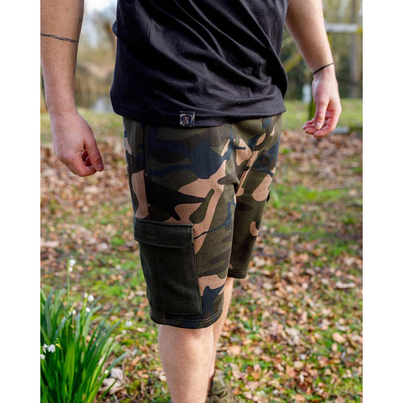 Krótkie Spodenki Fox LW Camo Short Roz.XL - Centrum wędkarskie - Sklep wędkarski Jarofishing Krótkie Spodenki Fox LW Camo Short Roz.XL - Centrum wędkarskie - Sklep wędkarski Jarofishing