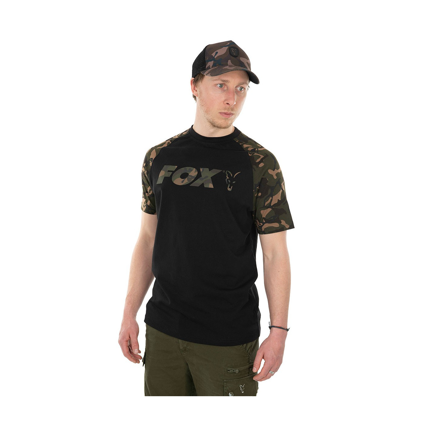 Koszulka Fox Raglan T-Shirt Black/Camo Roz.S - Centrum wędkarskie - Sklep wędkarski Jarofishing