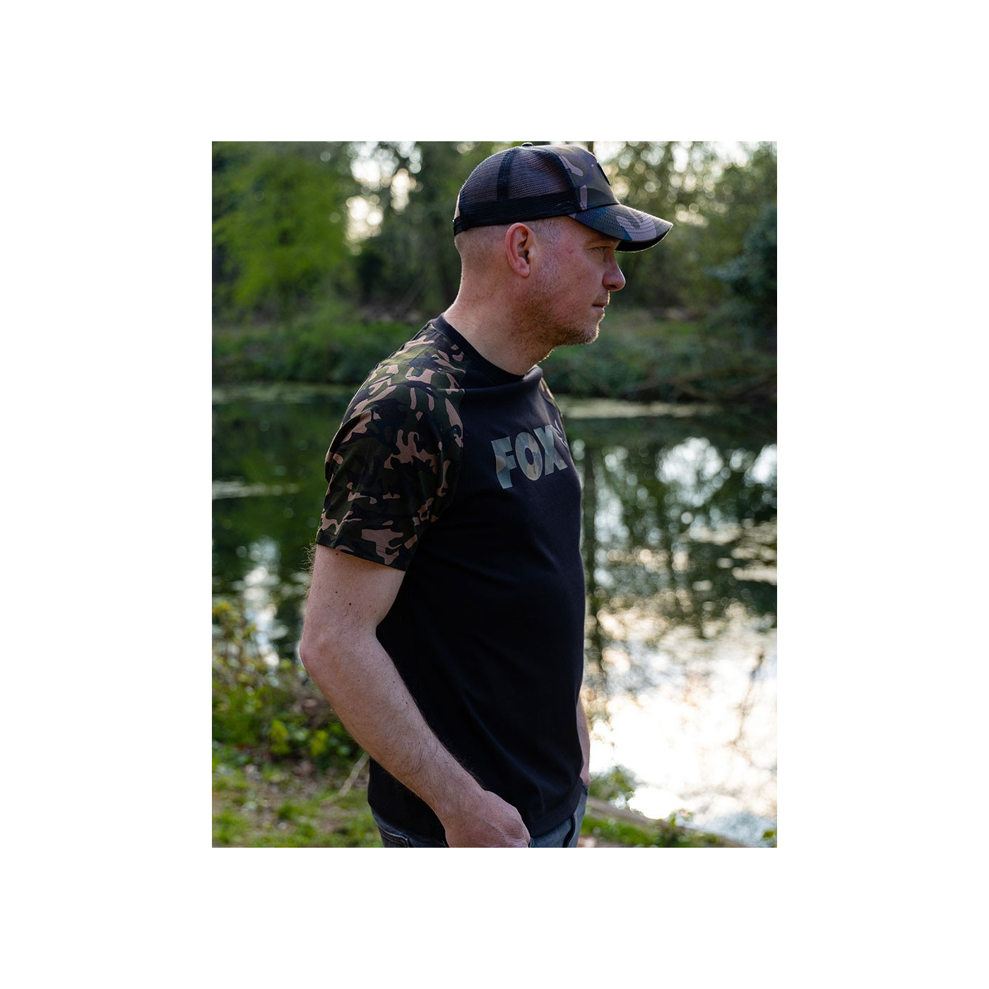Koszulka Fox Raglan T-Shirt Black/Camo Roz.S - Centrum wędkarskie - Sklep wędkarski Jarofishing