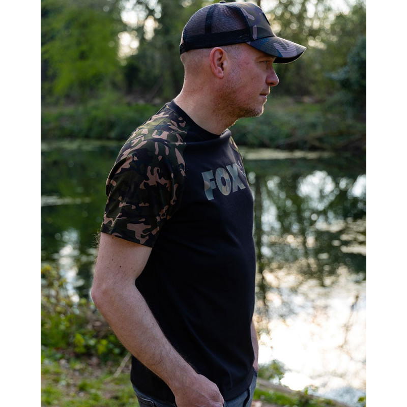 Koszulka Fox Raglan T-Shirt Black/Camo Roz.M - Centrum wędkarskie - Sklep wędkarski Jarofishing Koszulka Fox Raglan T-Shirt Black/Camo Roz.M - Centrum wędkarskie - Sklep wędkarski Jarofishing