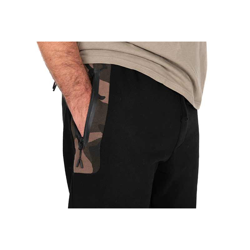 Spodnie Fox Premium 310 Joggers - Black/Camo Roz.XXXL - Centrum wędkarskie - Sklep wędkarski Jarofishing Spodnie Fox Premium 310 Joggers - Black/Camo Roz.XXXL - Centrum wędkarskie - Sklep wędkarski Jarofishing