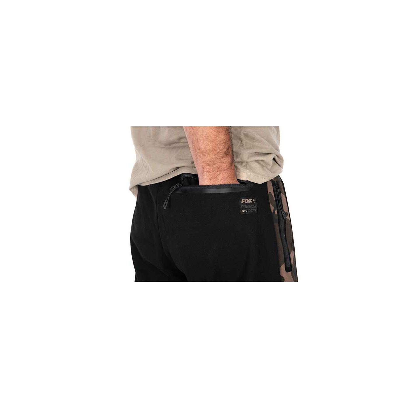 Spodnie Fox Premium 310 Joggers - Black/Camo Roz.XXXL - Centrum wędkarskie - Sklep wędkarski Jarofishing Spodnie Fox Premium 310 Joggers - Black/Camo Roz.XXXL - Centrum wędkarskie - Sklep wędkarski Jarofishing