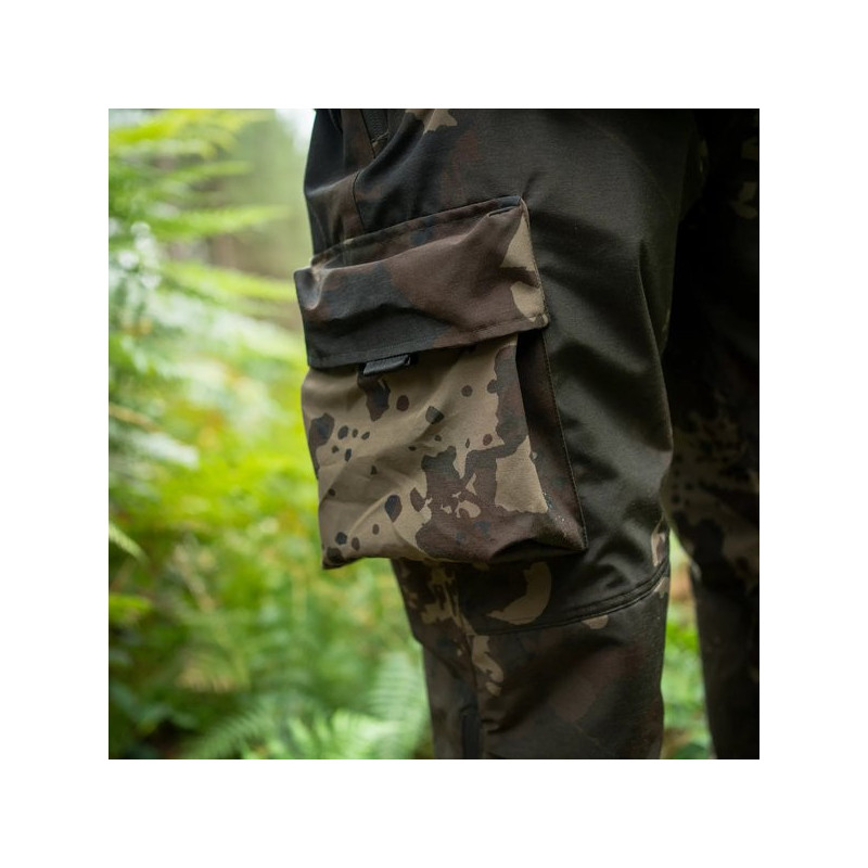 Spodnie Nash ZT Helluva Waterproof Trousers Camo Roz.S - Centrum wędkarskie - Sklep wędkarski Jarofishing
