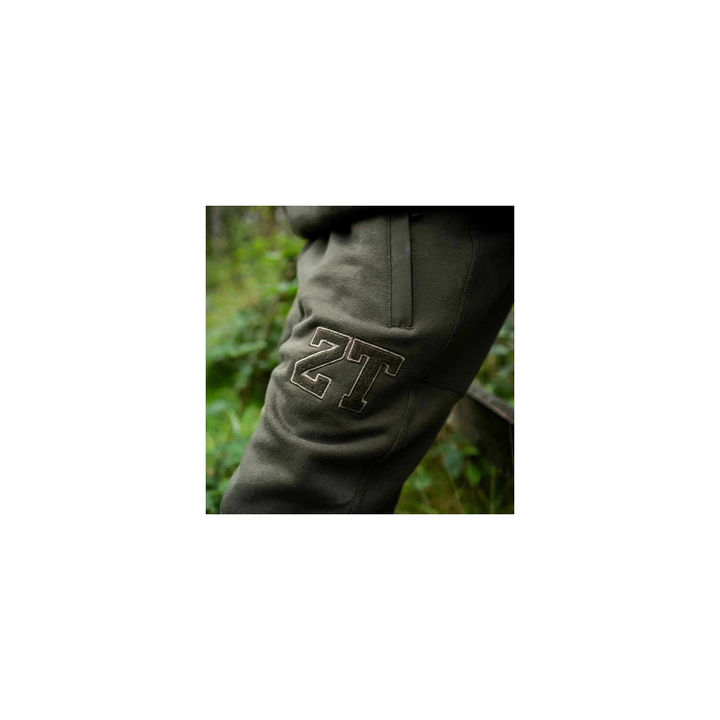 Spodnie Nash ZT Wind Chill Joggers Varsity Roz.XXL - Centrum wędkarskie - Sklep wędkarski Jarofishing