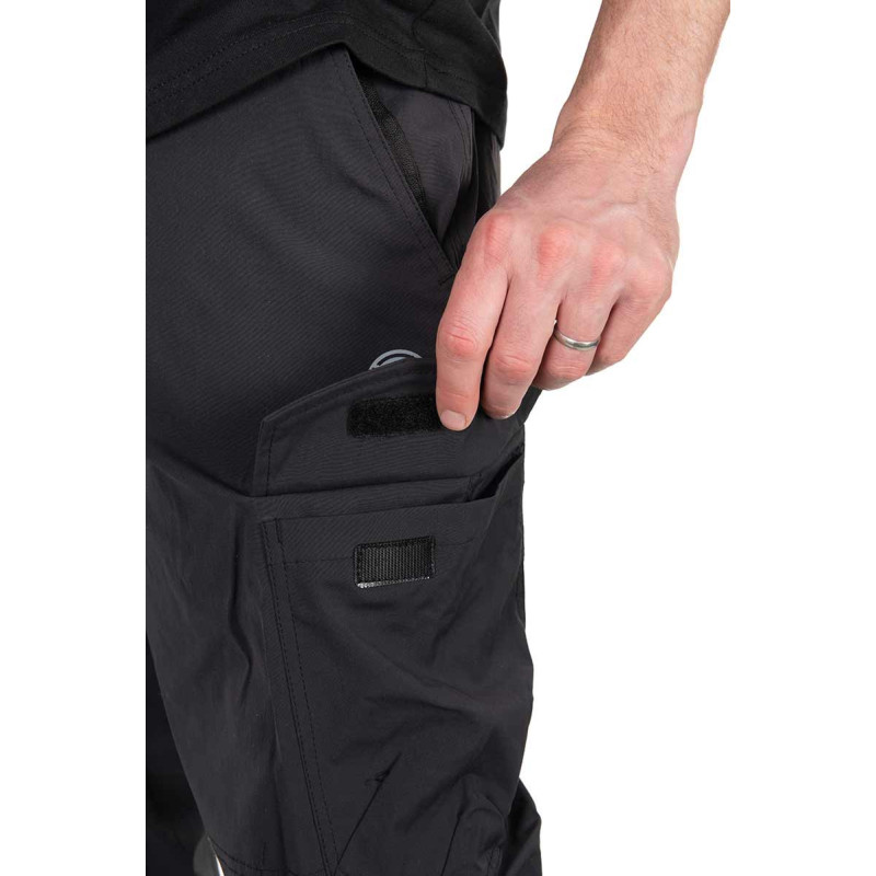 Spodnie Matrix LW Cargo Trousers – Black Roz. M - Centrum wędkarskie - Sklep wędkarski Jarofishing