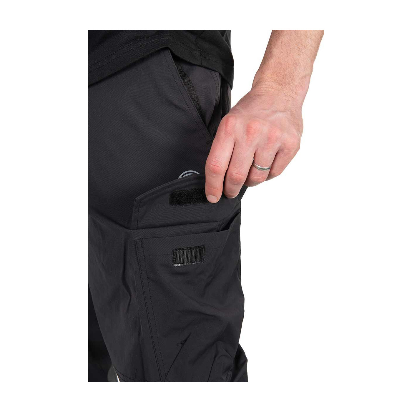 Spodnie Matrix LW Cargo Trousers – Black Roz. XL - Centrum wędkarskie - Sklep wędkarski Jarofishing