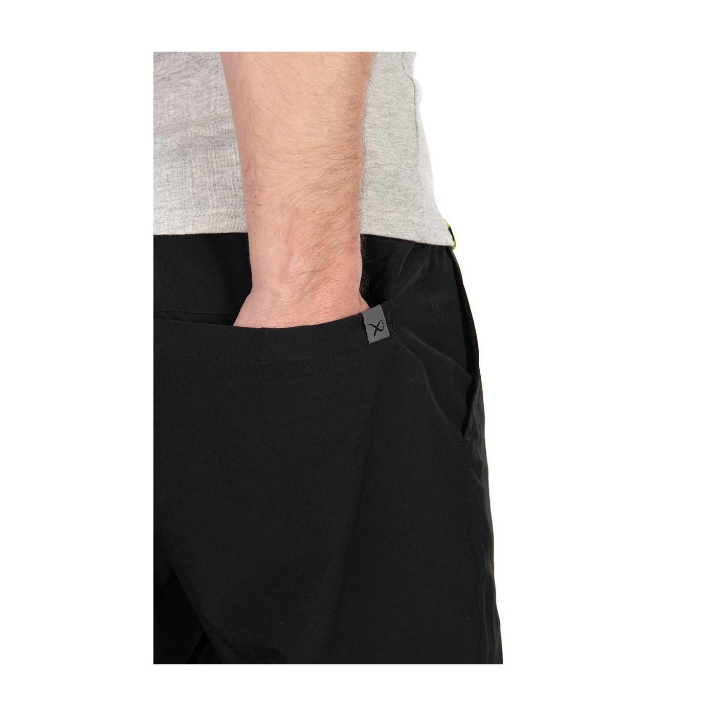 Krótkie Spodenki Matrix LW Shorts – Black Roz. S - Centrum wędkarskie - Sklep wędkarski Jarofishing