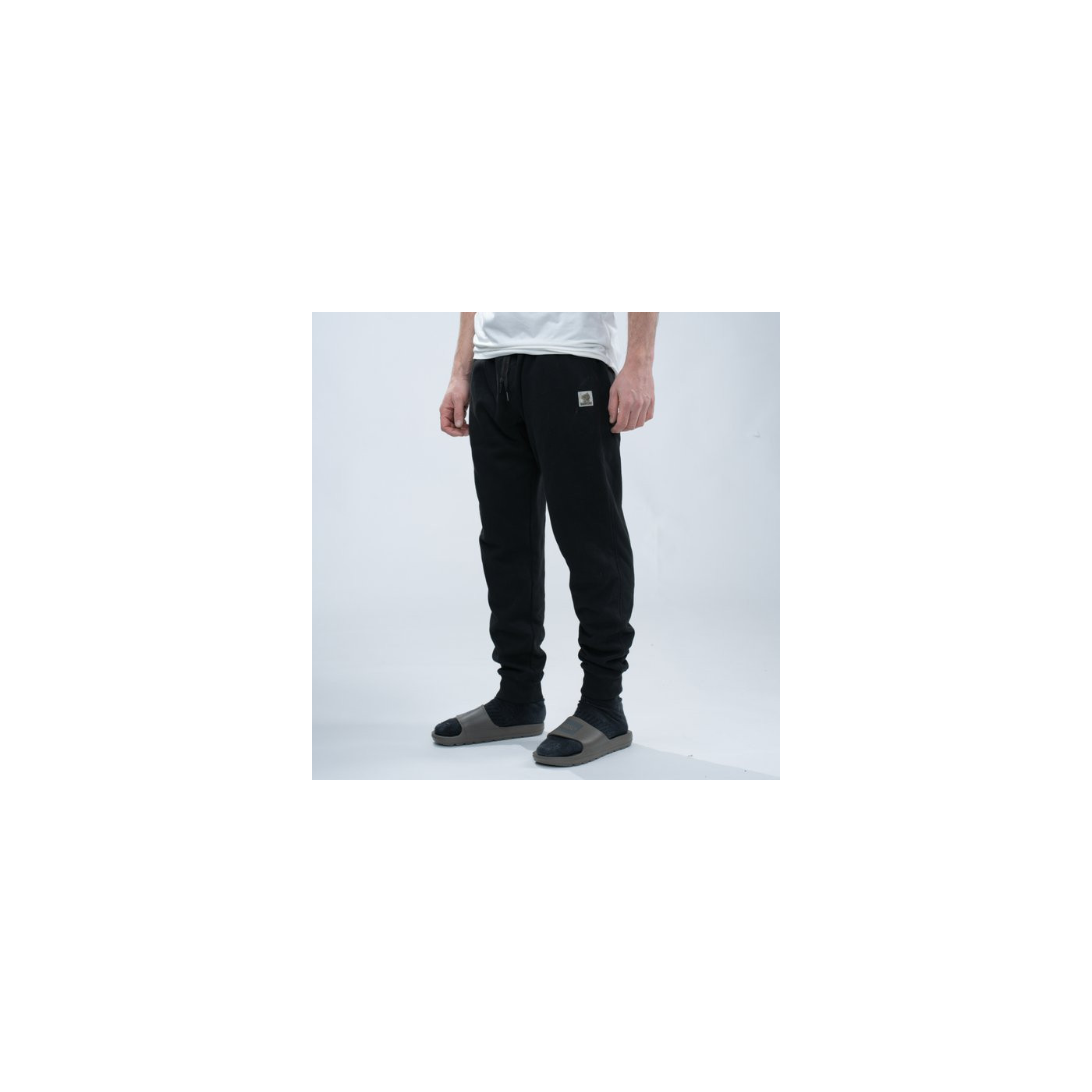Spodnie Nash Make It Happen Badge Joggers - BLACK Roz.XXL - Centrum wędkarskie - Sklep wędkarski Jarofishing