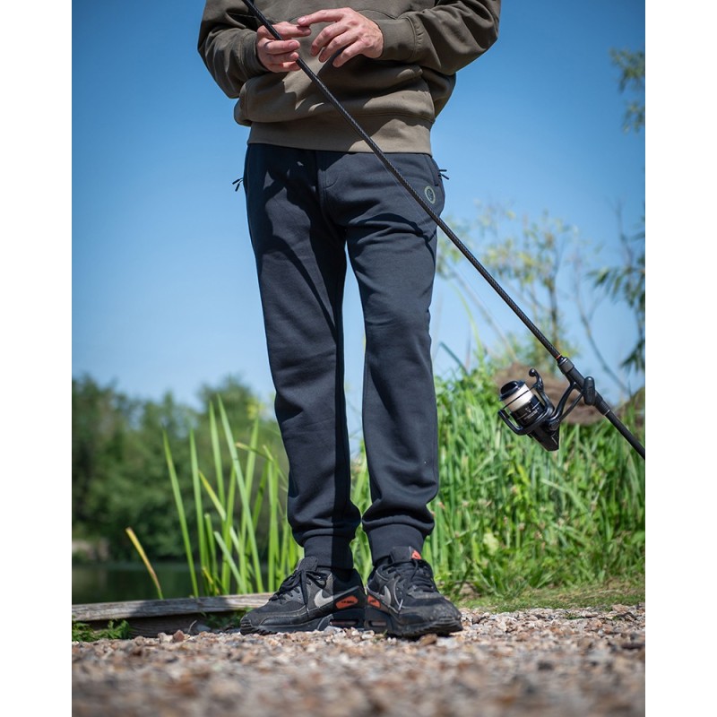 Fox Classic Joggers - Black & Orange Roz.S - Centrum wędkarskie - Sklep wędkarski Jarofishing